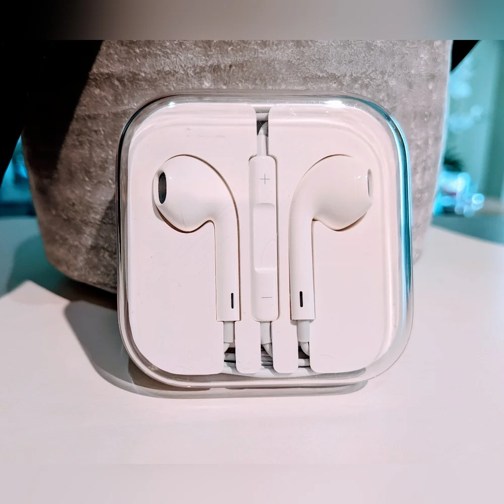APPLE WIRED EARPODS, NWOT